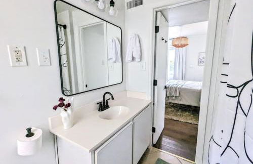 Stylish Retreat - 4 Min Downtown - Foto 17