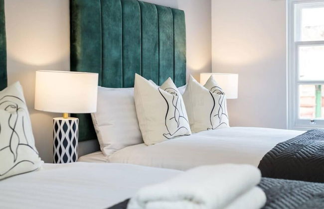 Host Apartments The Roscoe Carriage House - Photo 6