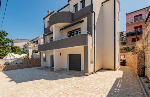 Beautiful Apartment In Prizna With Wifi - Photo 10