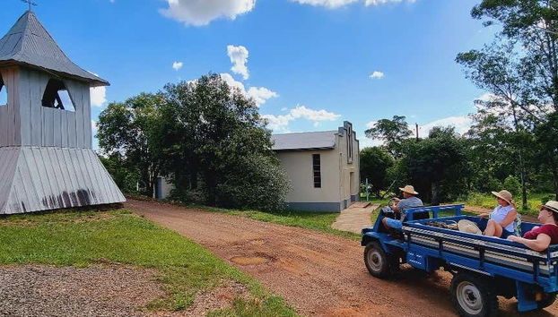 Explore the vineyards on a tractor!