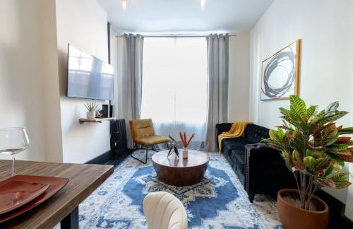 E10-1 Designer East Village Townhouse 1BR - Foto 1