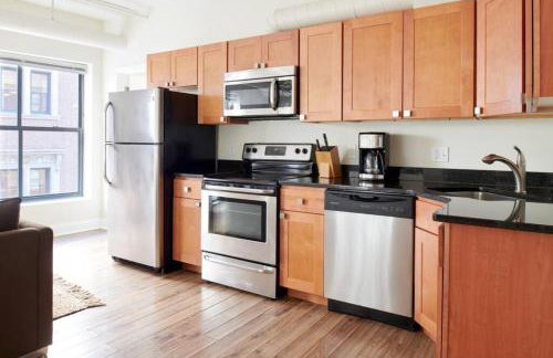 Bold and Spacious 2 Bed in Boston Financial District - Photo 9