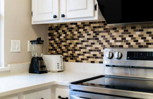 The Corniest Property in Texas ♥ 4 BR ♥ 1/4 Acre ♥ - Foto 14