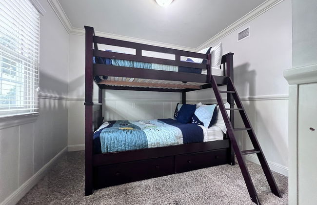 Incredible Estate 5 Bedrooms 3 Bathroom W/resort Style Rock Pool & Jacuzzi - Photo 8