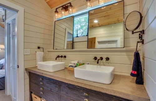 Lakefront Cottage with Dock, Hot Tub and Fire Pit - Foto 22