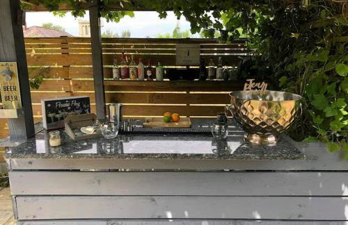 brand new cozy cabin with parking - Foto 10