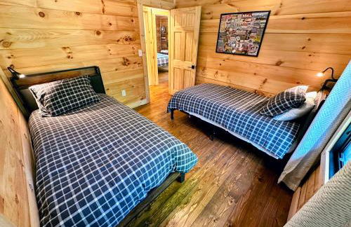 5R Cozy log chalet in fantastic location. Ski, snowshoe, fish, explore! AC, pet friendly! - Photo 45