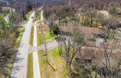 Bella Vista Townhome with Deck Near Back 40 Trails! - Foto 29