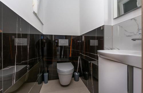 Modern Casa di Lucija with heated pool, near Airport, own parking - Foto 19