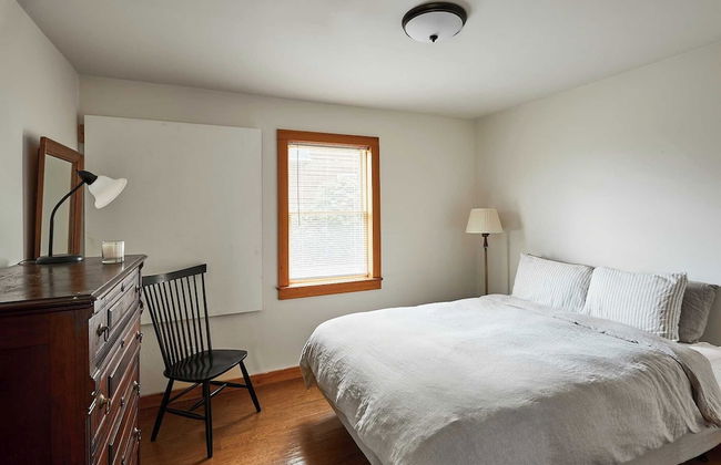 Mountain House & Cottage at Seminary Hill by Avantstay - Photo 12