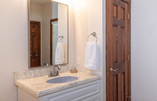 River Haven with Hot Tub - Foto 26