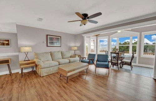 Pet-Friendly Bay View Home w/ Screened Pool Near Lighthouse - Foto 10