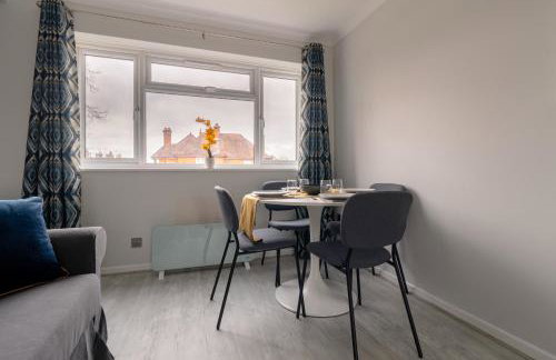 Racecourse Revelation! Free parking - Photo 12