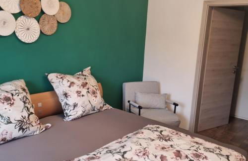 Ferienwohnung Wiesengrund, Ruhig im Ortsteil von Roth, nähe Rothsee, 25 min Messe Nbg - Foto 6