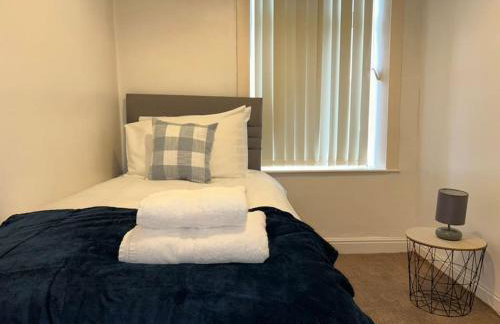 Homely 3 Bed House Halifax - Foto 17