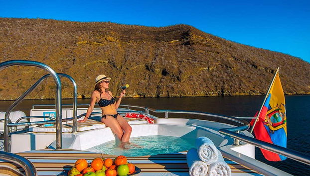 Galapagos Islands 7-day Luxury Cruise - Foto 3