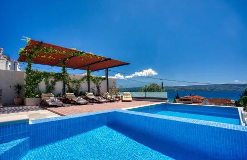 LUXURY VILLA PARADISE 120m from sandy beach, heated pool, billiard, max 12 pax - Foto 6