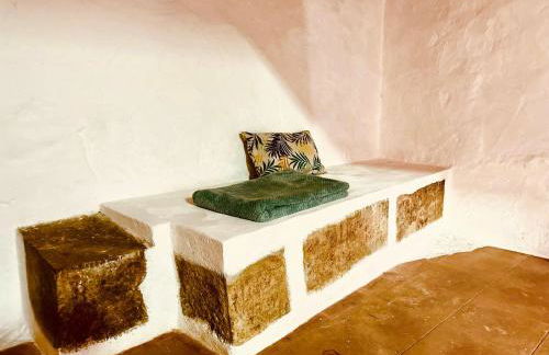 Charming Rustic Wine Cellar House in Reguengo Grande with Fireplace - Foto 17