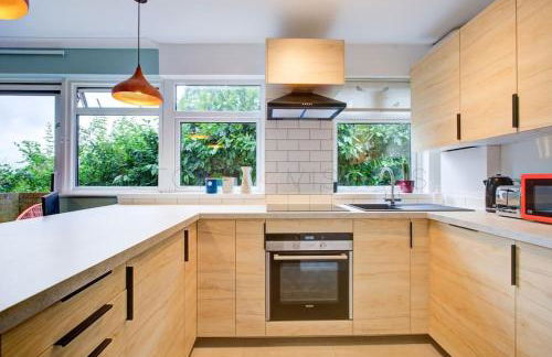 Stylish quiet garden flat with parking in London Zone 4 - Foto 4