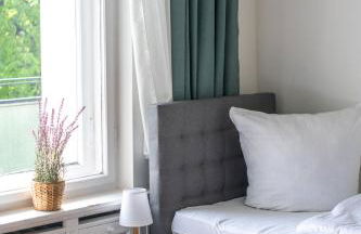 KAISER 02 by ROCKCHAIR Apartments l SUPERHOST Status l 3 Bedrooms Boxspringbeds 2 Bathrooms l Cozy Family & Business Flair 155 sqm 3 Balcony 2nd Floor Elevator up to 10 guests welcomes you! - Foto 77