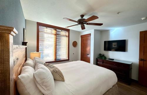 Quiet, Updated, Corner Condo in the Village! Parking, Pool & Spa - Foto 12