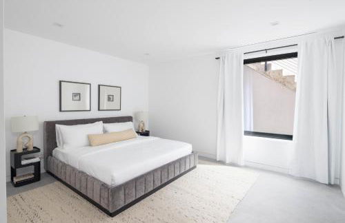 Blue Jay Villa by Rove Travel - Luxe Home with Pool - Foto 16