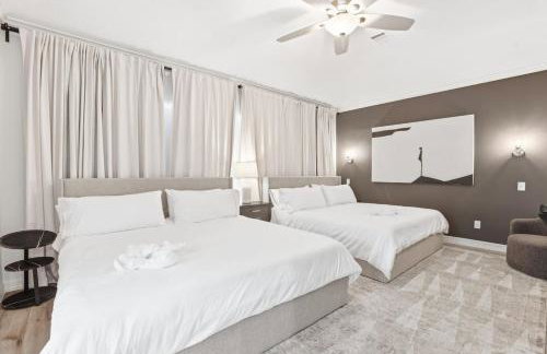 O18B Spacious 3BR Home Sleeps 10 With 2 Living Areas - Foto 34