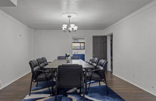 5BR Historic Home 5 min to Downtown Dallas with Large Balcony, 2 Dining Areas, 3 Fireplaces & Soaking Tub - Foto 27