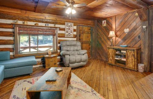 French Lick Getaway with Deck, Grill and Fire Pit! - Foto 3