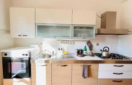 Accogliente Appartamento con Balcone Panoramico Fino a 3 Persone, Vicino al Centro Storico - Foto 14