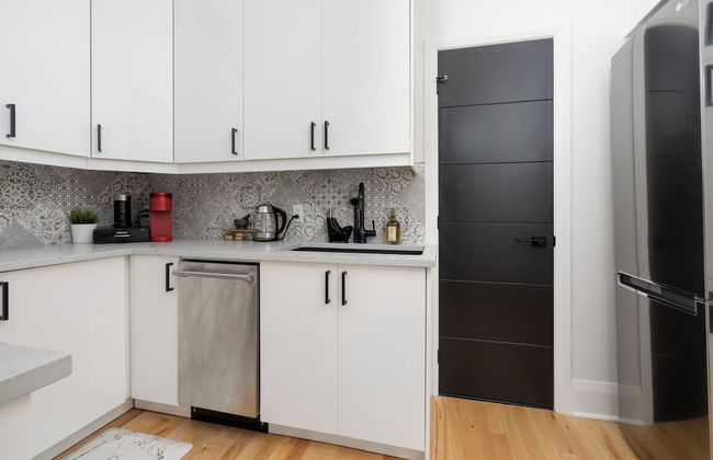 Downtown Luxe - Parking, Metro, King Bed, Sleeps 6 - Foto 41