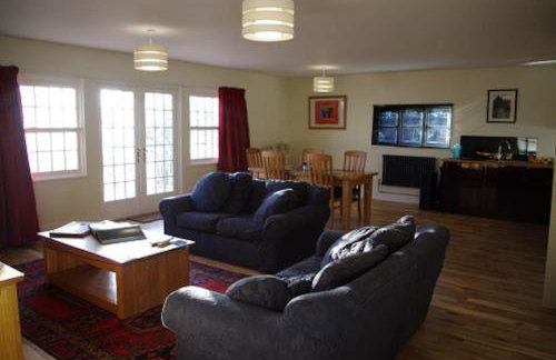 Off grid chalet . HOT TUB & SAUNA. Kid friendly. - Photo 16