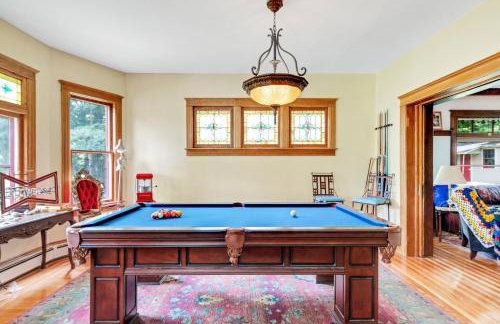 Mountain View Victorian with Convenient Location and Lots of Space tp Play farmhouse - Foto 2