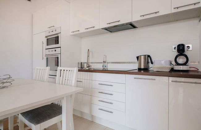 Modern Apartment Across the Ponds - Foto 7