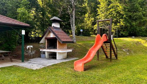 Solarium e area Giochi - Vicino ad Asiago - Garage - Foto 1, Garden, Garden view