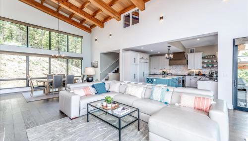 Hot Tub and Scenic Views at The Bailey Lodge - Foto 2