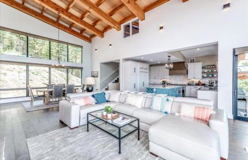 Hot Tub and Scenic Views at The Bailey Lodge - Foto 2