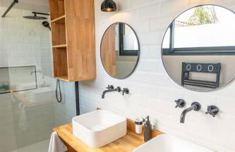 L'entre deux-suite romantique - jacuzzi privatif - clim réversible - wifi - Foto 23