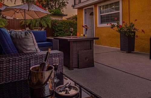 Tropical escape with fire pit near airport & stadium - Foto 18