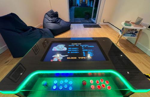 Luxury Family Home in Central Windsor with Large Garden, Games Room, Office, Parking & Pet-Friendly - Photo 23