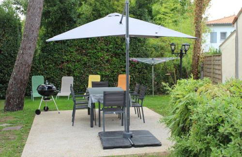 Appartement neuf 2 chambres avec jardin 2 places de parking securise a 300 metres de la plage - Foto 1