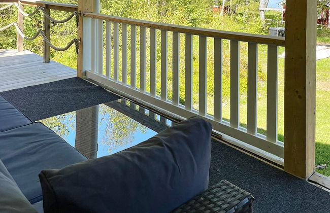 Bright Holiday House by the Lake - Photo 16