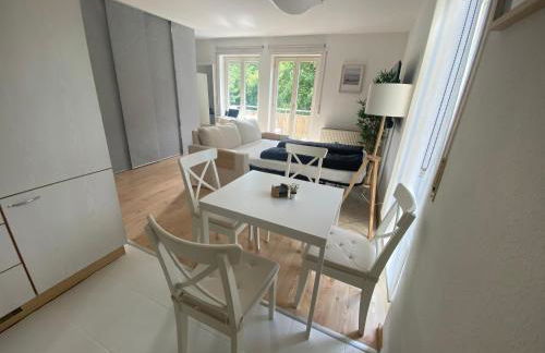 Stilvolles Apartment mit Balkon, Küche & Parkplatz - Waldstetten Zentrum - Foto 17