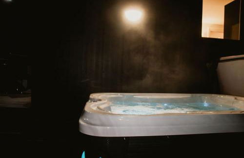 Luxury 1 bedroom Glamping Cabin with Hot Tub & BBQ - Foto 20