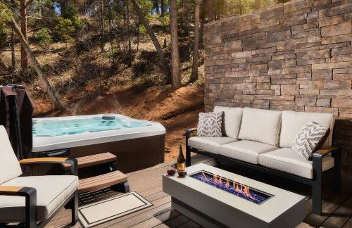 Mountain Cabin with Hot Tub, Scenic Views, Fire Pit, by Forest & Peak Retreats - Foto 6