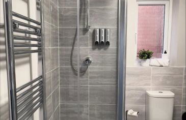 Ultra Modern large 4 bed executive home Durham - Photo 27