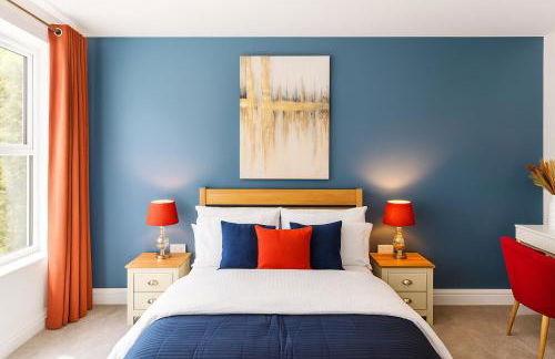 Elegant Windsor Flat - Short Walk to Windsor Castle, River Thames & Train Station - Foto 1