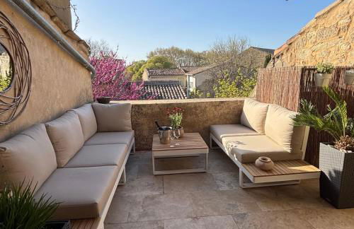 La Grande Bourgade-Authentique Maison en Pierre avec Terrasse Climatisation au Cœur d'Uzès - Foto 10