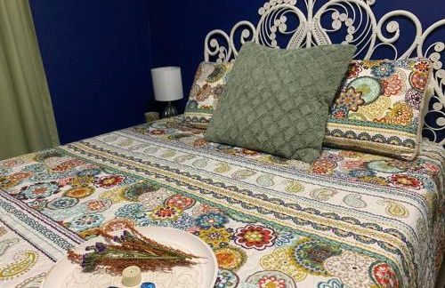 Boho Garden Bungalow Near IU, Downtown, EV Level 2 Station - Foto 17