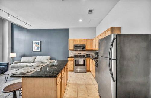 Epic Downtown Pad • Entertain & Unwind - Foto 10